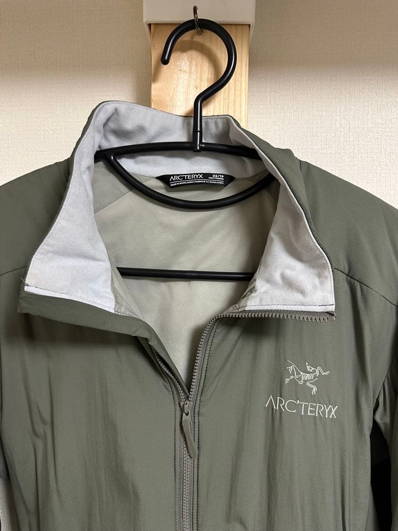 美品　ARC'TERYX Atom LT XSサイズ　完売品　 ドローコード付き