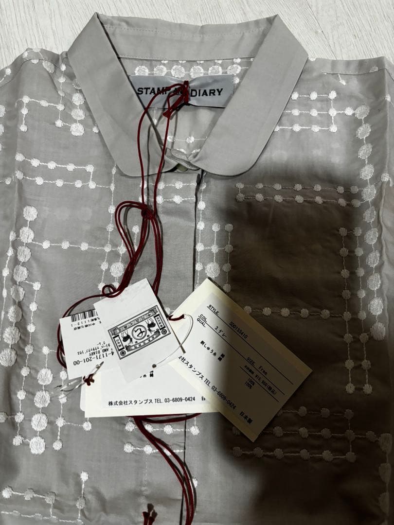 Stamp and diary 刺繍半袖ブラウス