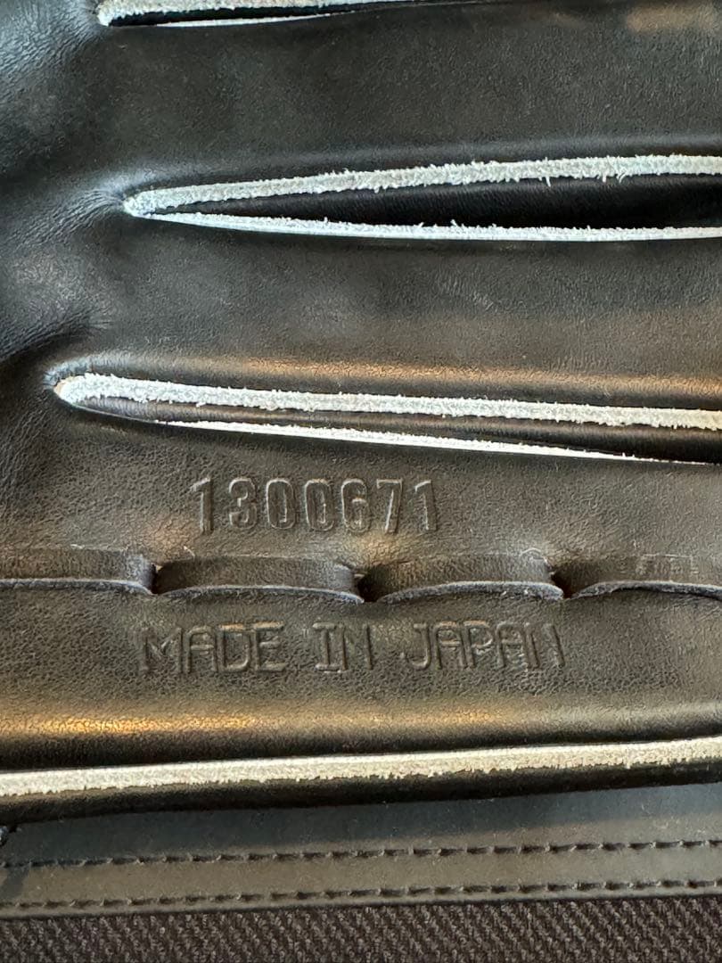 【美品】アンダーアーマー　野球硬式グラブ　外野手用　黒　(1300671）