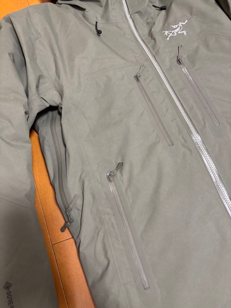 【りりぱしー】ARC’TERYXアークテリクス　ベータダウンジャケット