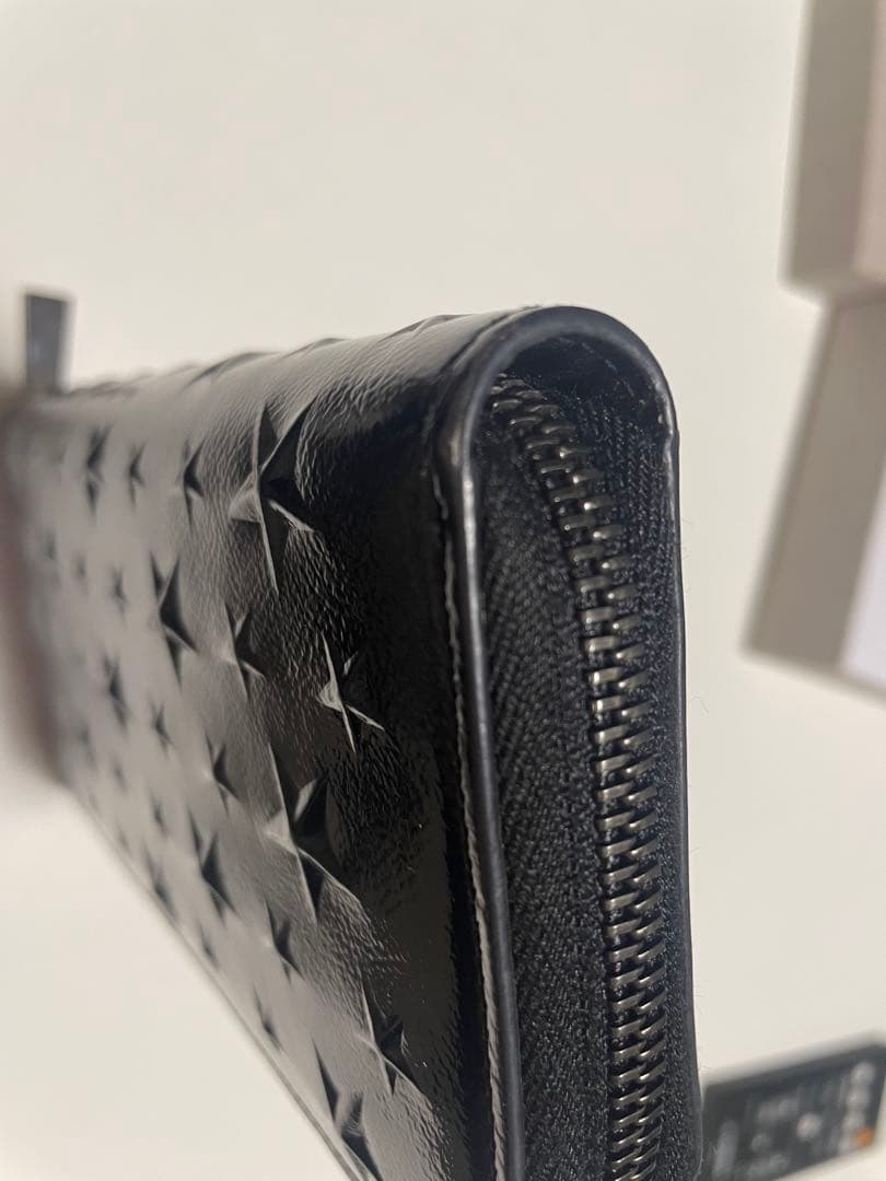 としJIMMY CHOO ブラック 星型スタッズ 長財布