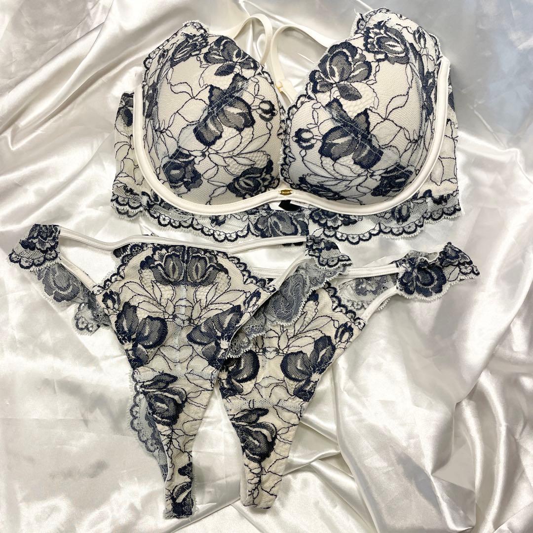 【新品】盛れる ピーチジョン サロン ブラショーツ セットアップ ソング