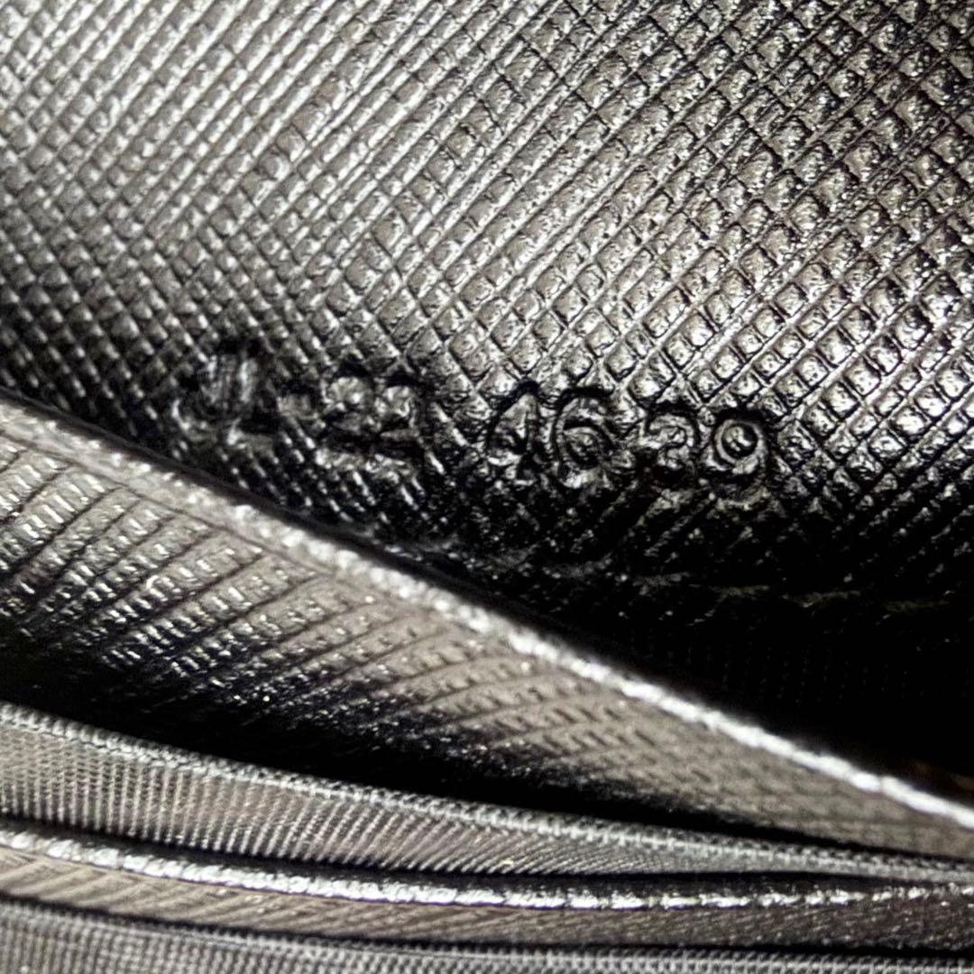 新品未使用【サルヴァトーレフェラガモ】ガンチーニ 二つ折り財布 レザー 黒 箱