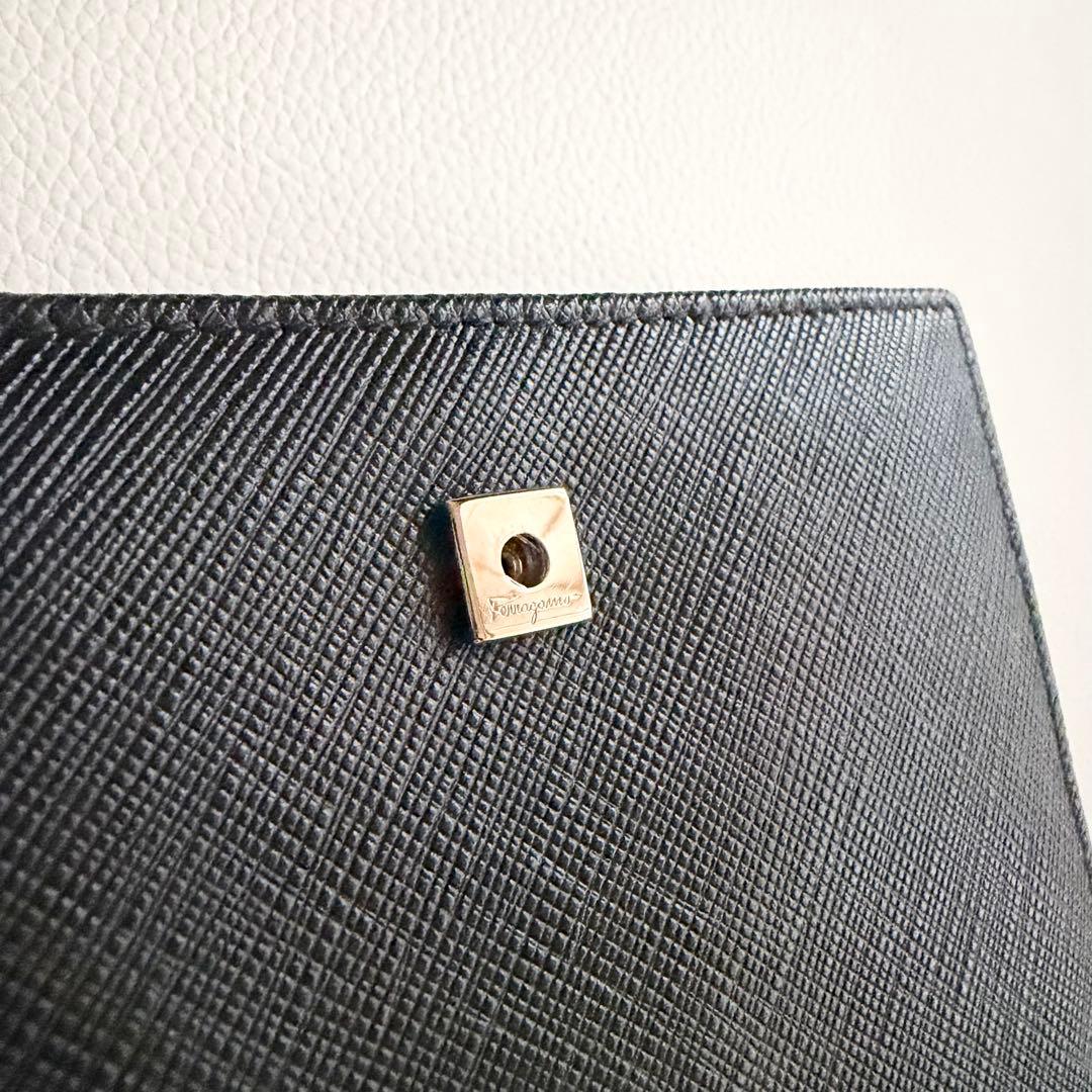 新品未使用【サルヴァトーレフェラガモ】ガンチーニ 二つ折り財布 レザー 黒 箱