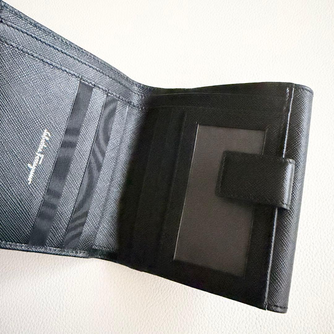 新品未使用【サルヴァトーレフェラガモ】ガンチーニ 二つ折り財布 レザー 黒 箱