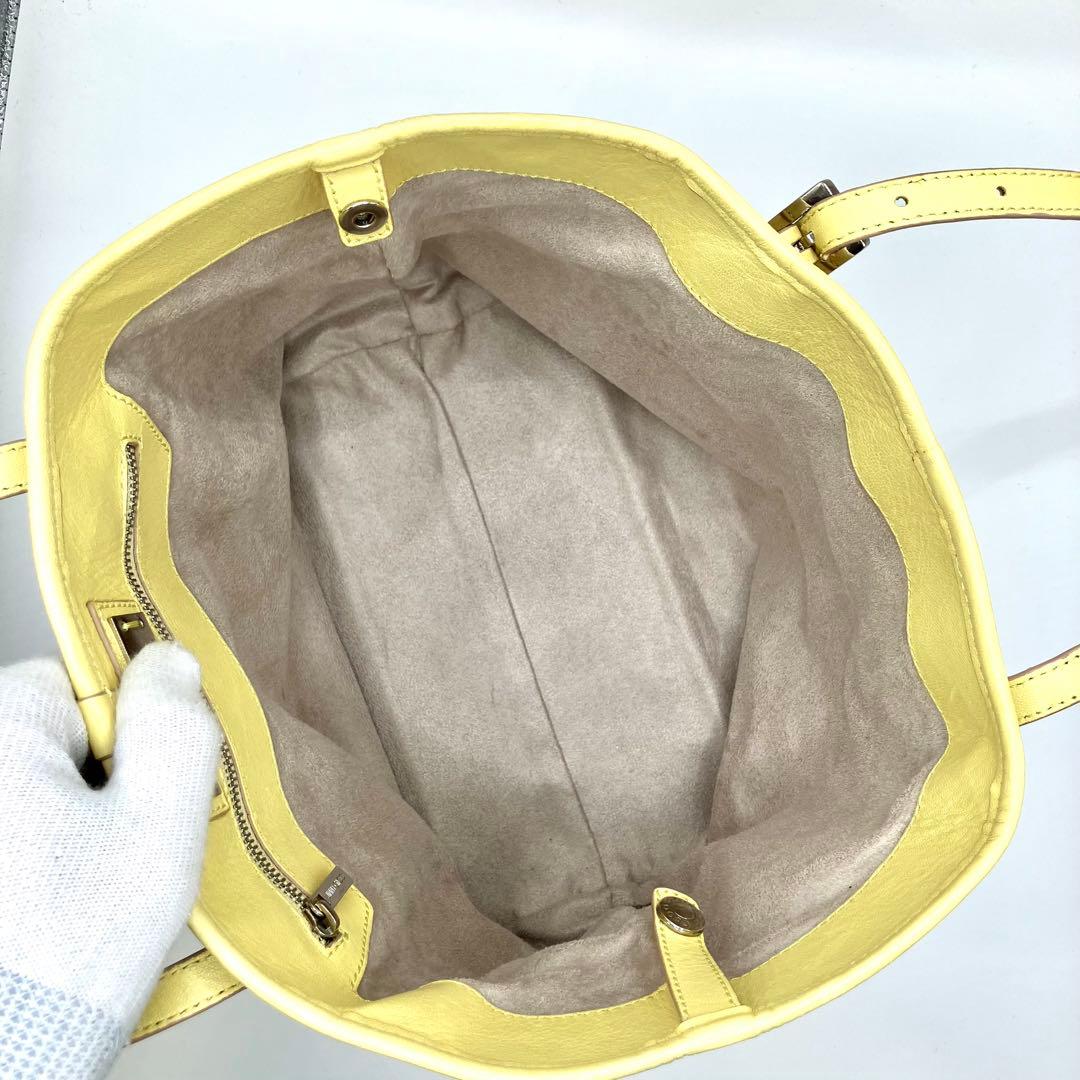 JIMMY CHOO ジミーチュウ　トートバッグ　スタースタッズ　サシャS 黄