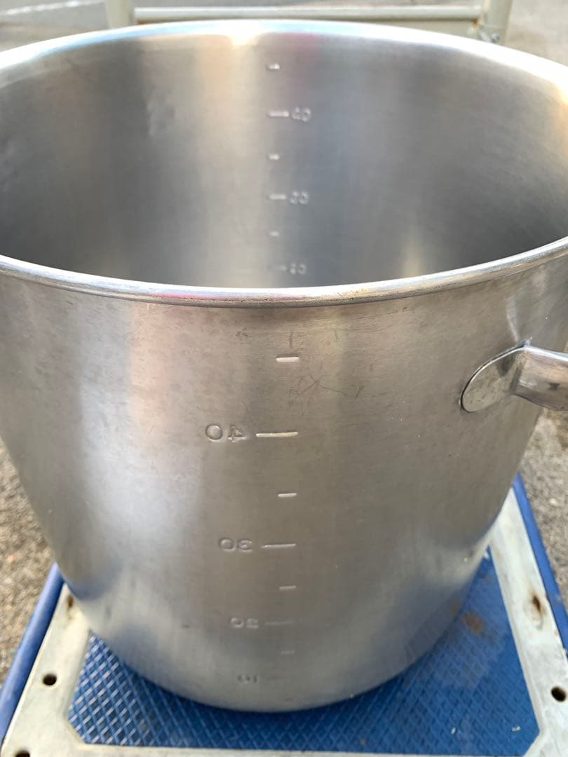 寸胴鍋【ステンレス製】 蓋付き 42cm外側　内側　計量目盛付き　取っ手付き