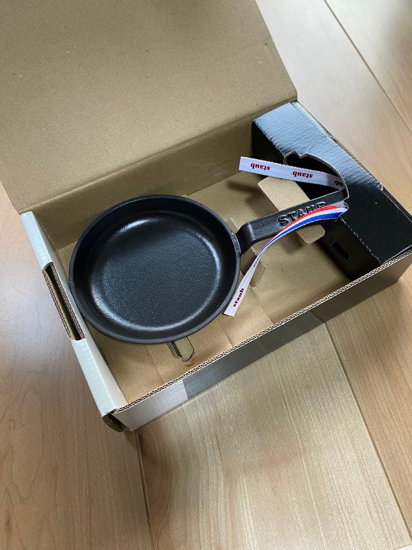 staub社 鍋、ミニフライパン、ミニラウンドディッシュ4点セット