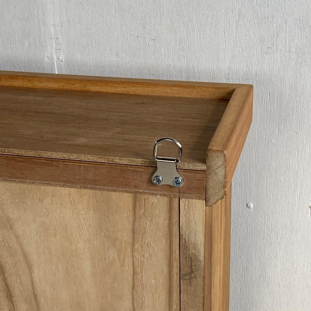 古い木製 壁掛け 飾り棚 オープンシェルフ カップ棚