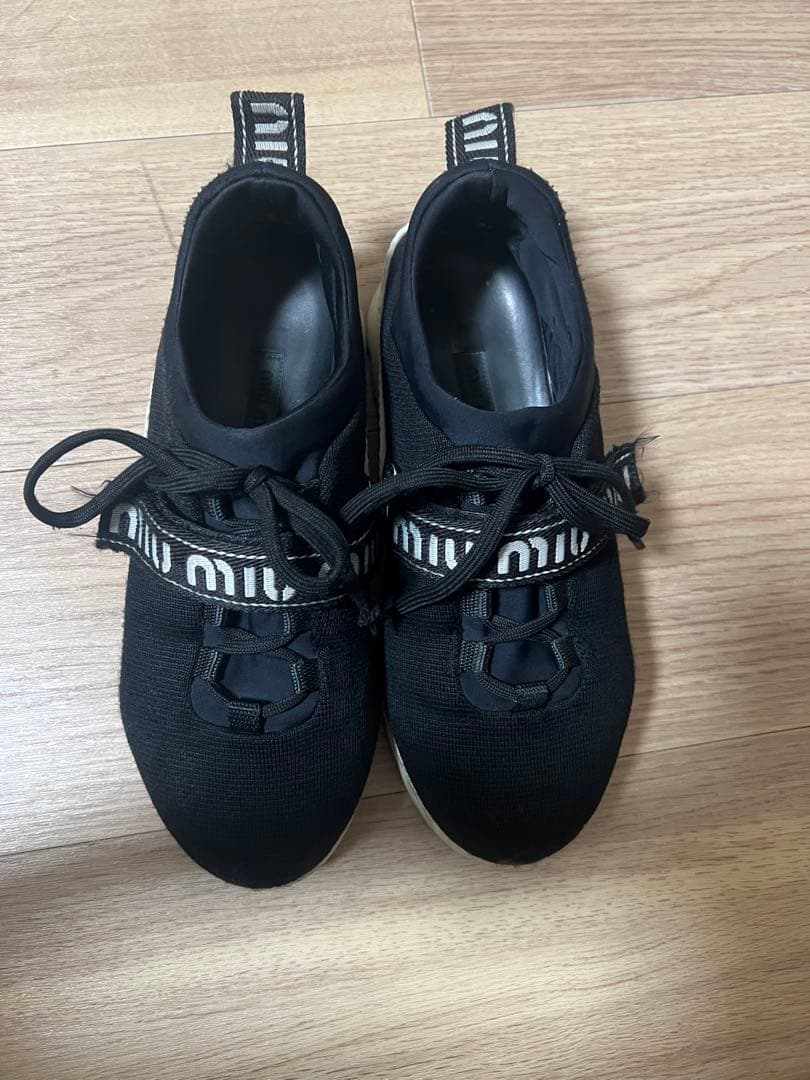 限定セール 値下げします明日には戻しますmiumiu スニーカー