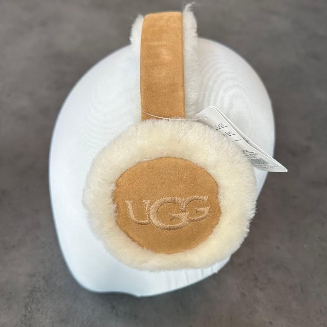 新品タグ付✨UGG Sheepskin Embroidery Earmuff