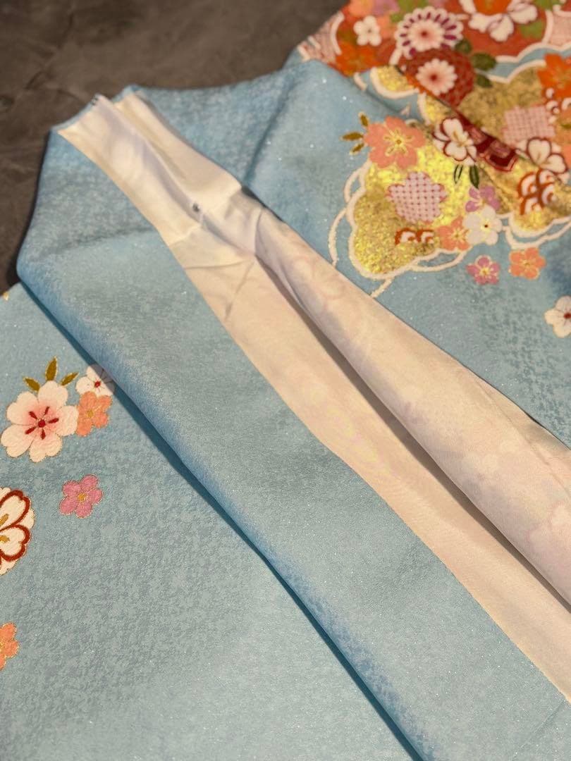 正絹　金駒刺繍銀通し貝桶に御所車模様振袖　水色　古典柄正統派がお好みの方に