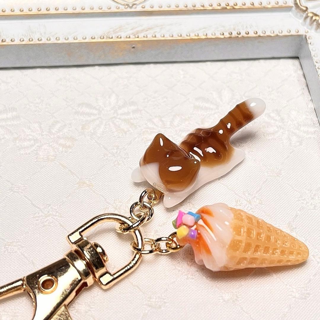 No.260  猫とソフトクリーム