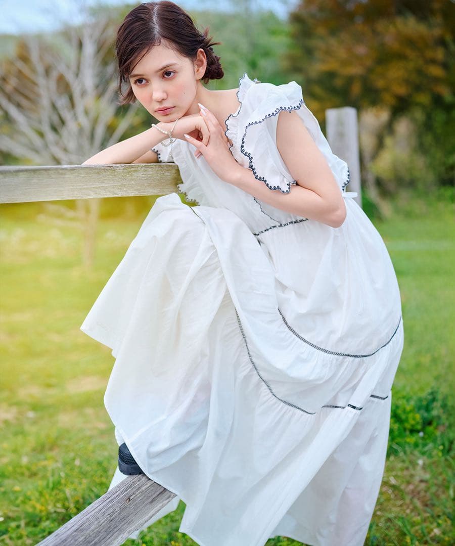 エンブロイダリーフリルティアードワンピース