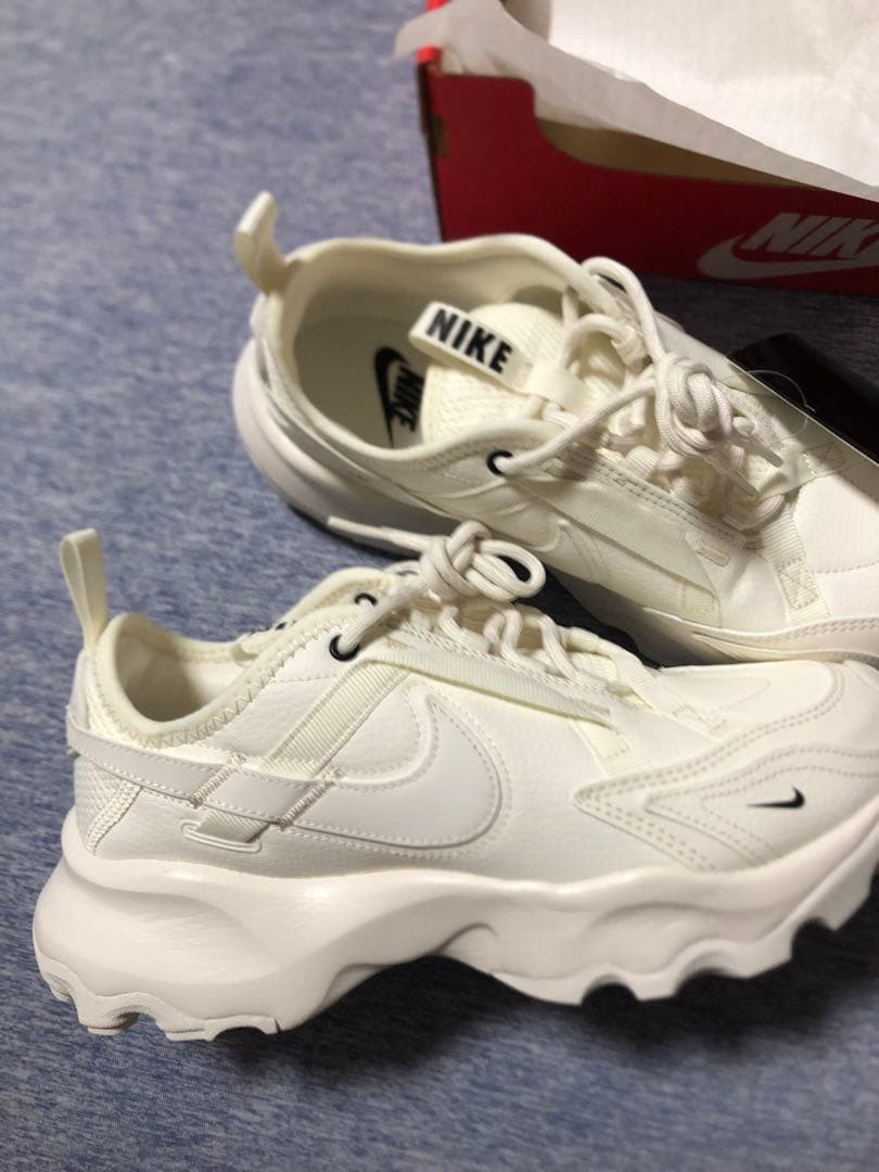 新品未使用　タグ付き　NIKE tc7900 スニーカー 23.5cm ナイキ