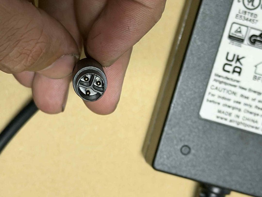 MATE city の充電器