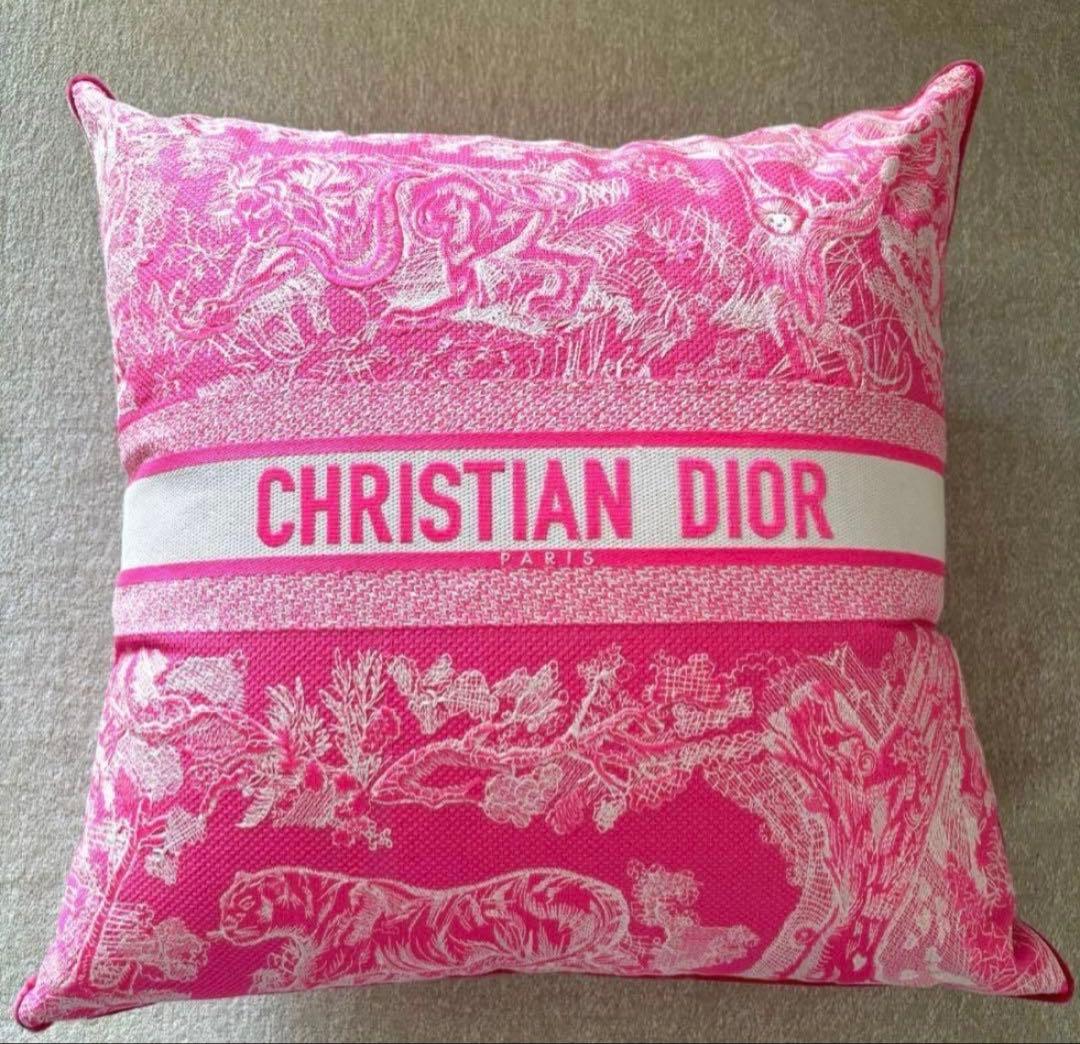 Christian dior ショッキング　ピンク　クッション