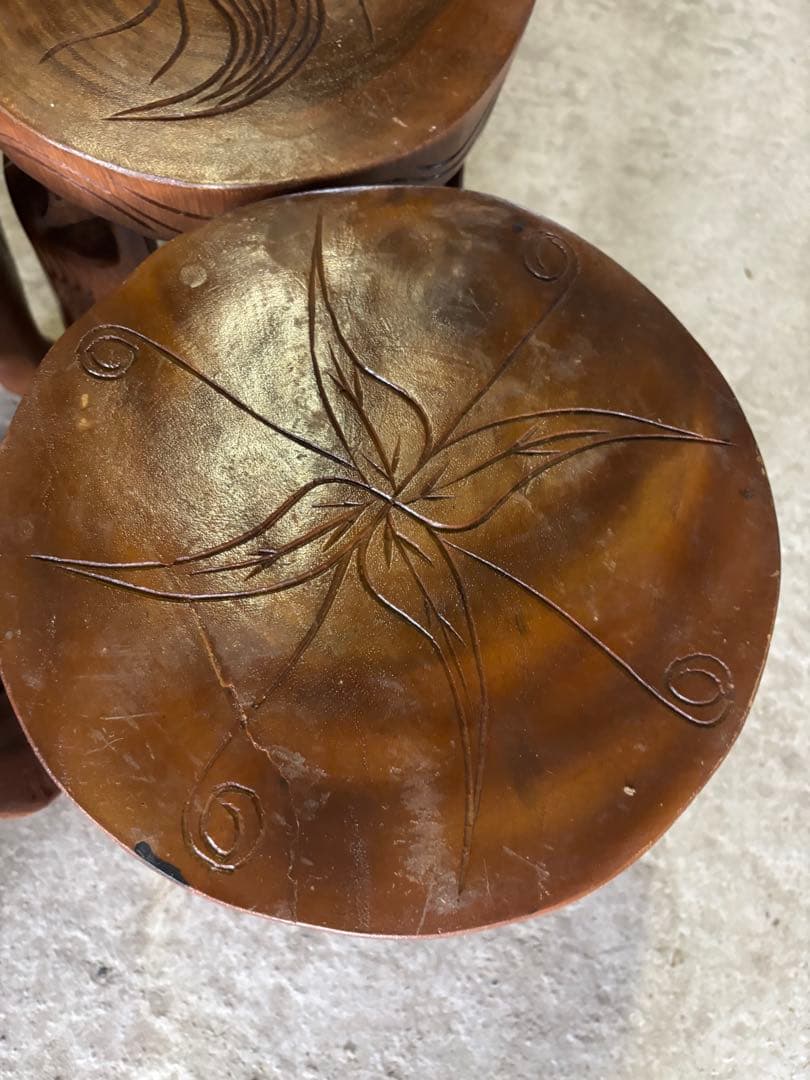 木製彫刻模様円形スツール4個セット