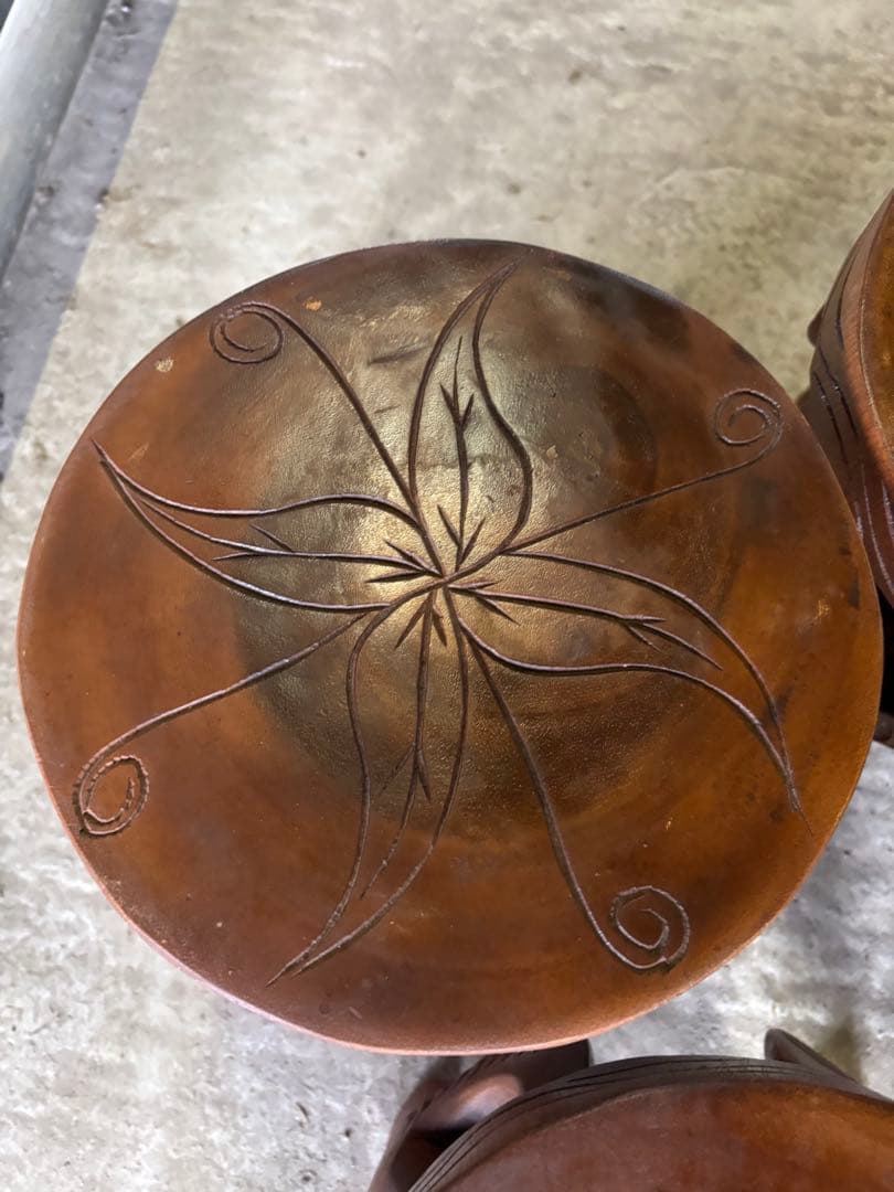 木製彫刻模様円形スツール4個セット