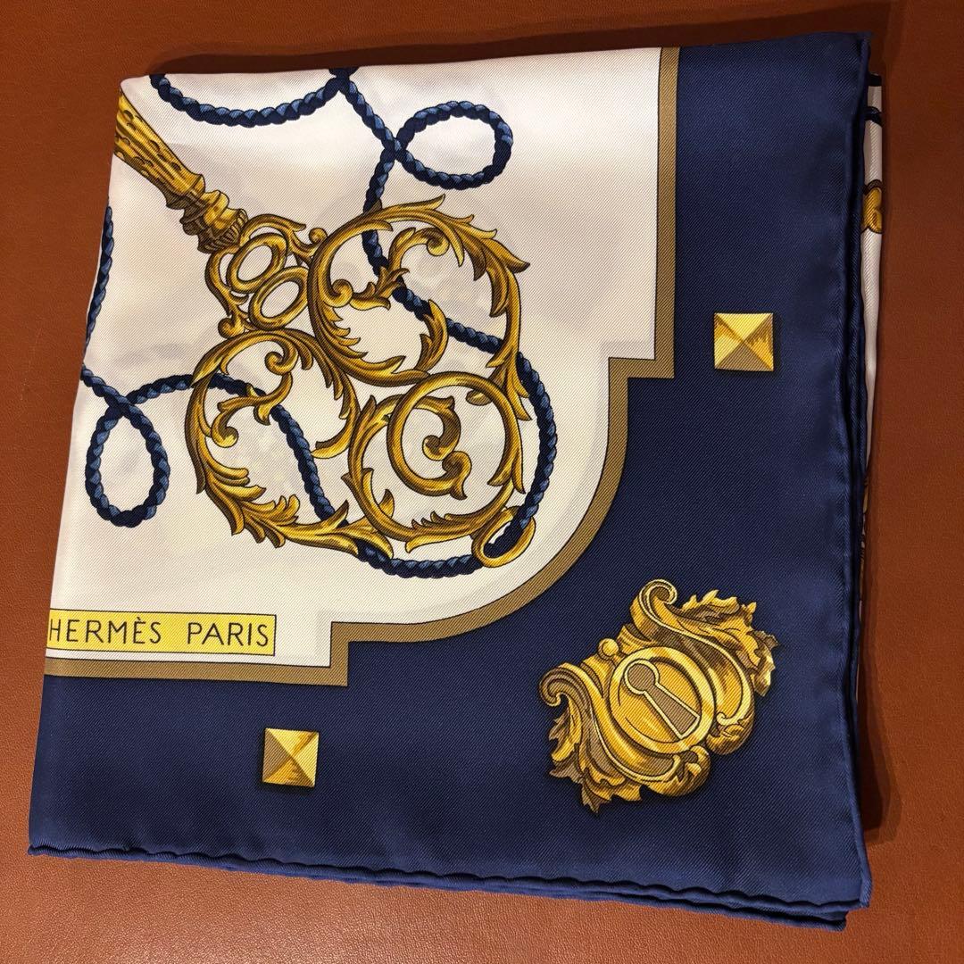 値下げ！HERMES シルクスカーフ ネイビー