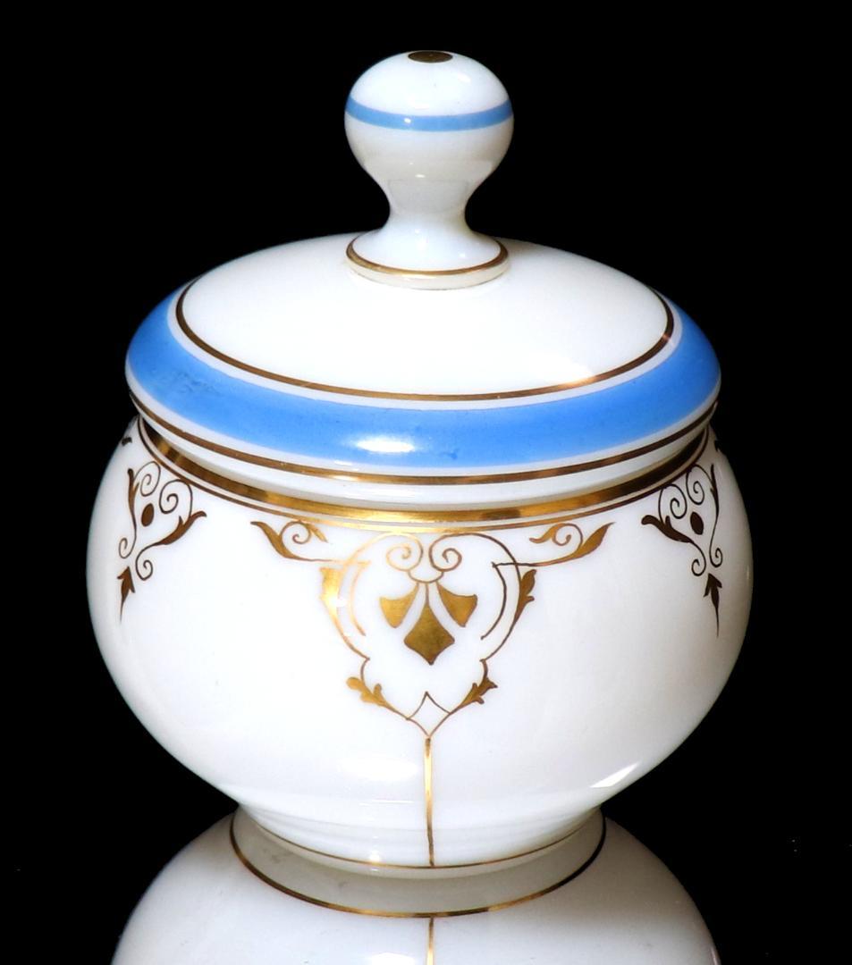 オールド・バカラ 激レア 純白オパーリンクリスタル製金彩エナメル彩蓋物 小物入れ