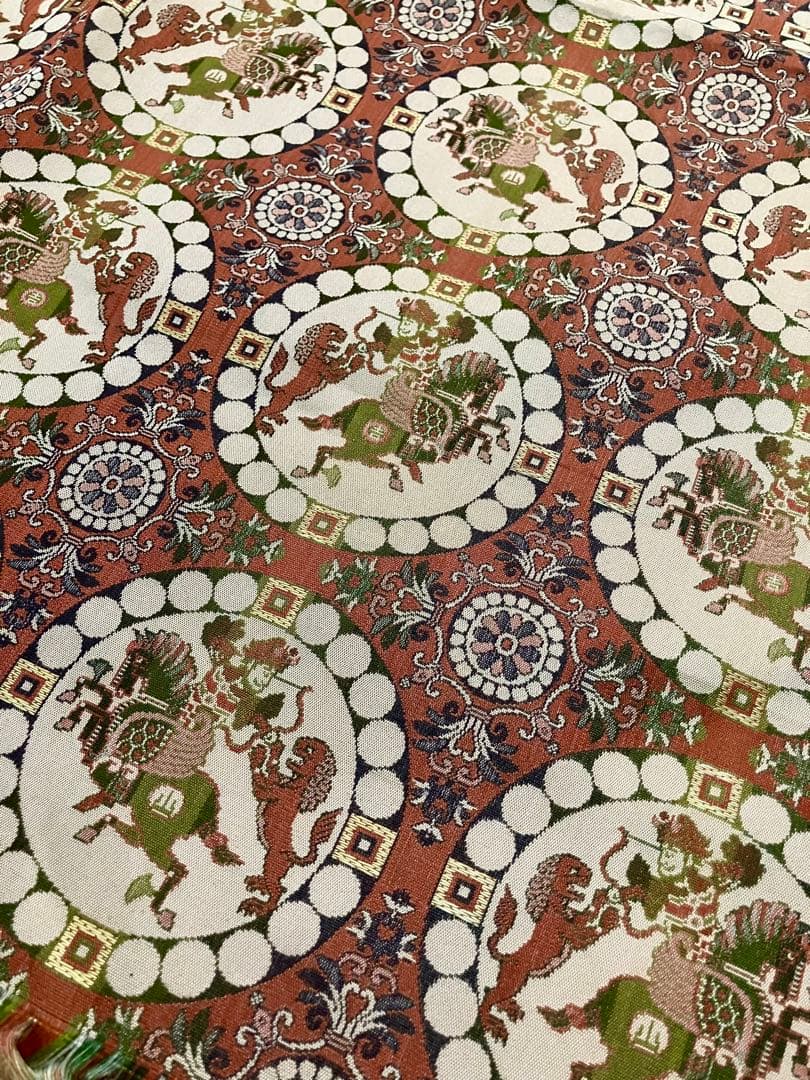 新品保管品　龍村美術織物　獅子狩文錦 テーブルセンター　60x150