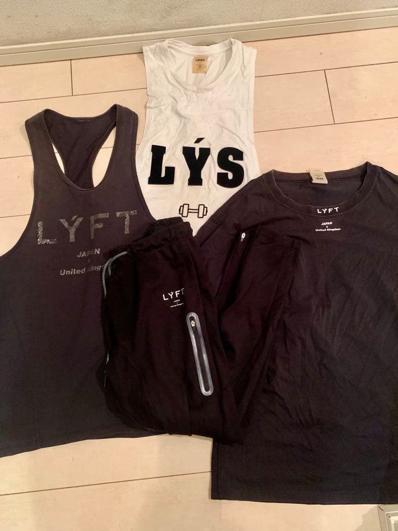 【最終値下げ】リフトタンクトップ2着、Tシャツ1着、パンツ1着セット ジム