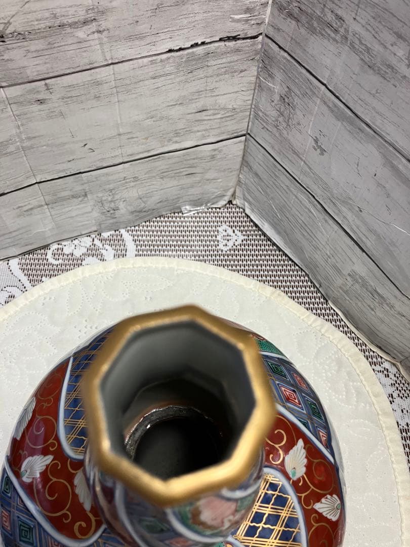 中国　大明化年製　伊万里　ひょうたん型 松竹梅　飾り壺　花瓶　金彩