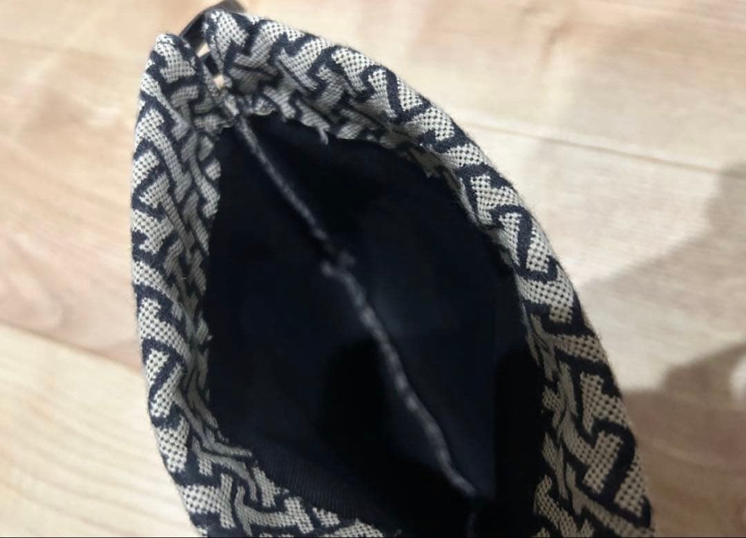 美品　IACUCCI モノグランマ ポーチ