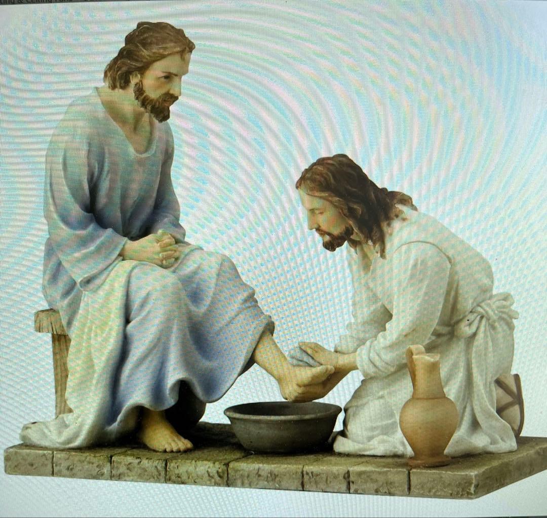 洗足の場面の宗教的彫刻