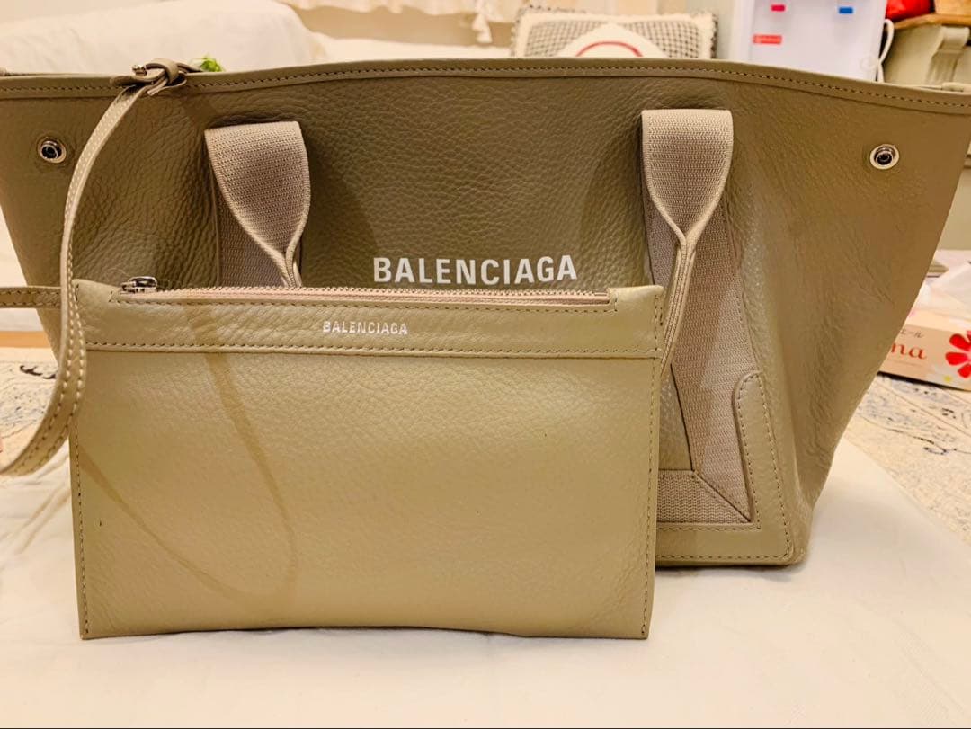 美品BALENCIAGAバレンシアガ　レザートートバッグ　ベージュ系