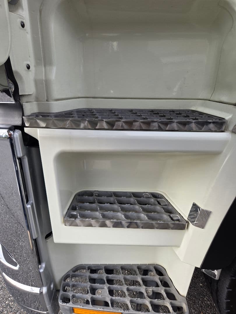 17スーパーグレート等　サイドステップ　フック付き鱗ステンレス