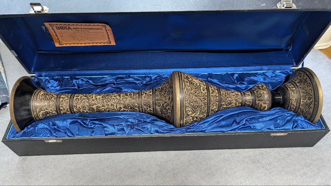 ムガール彫刻　インド　花瓶　骨董　彫金　ヒンディー　フラワーベース　手彫り