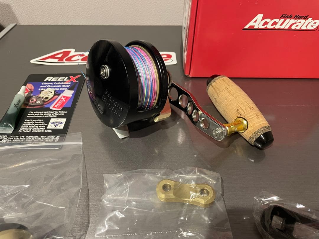 Accurate リール ブラック コルクハンドル