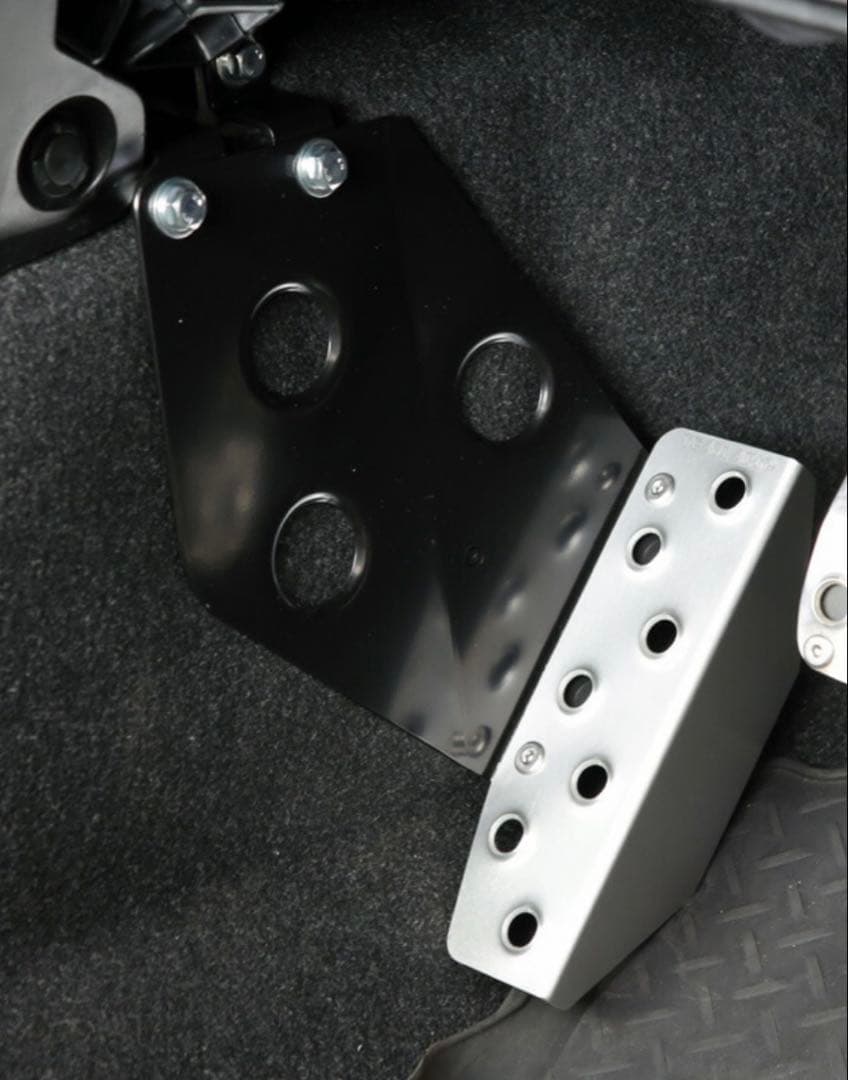 APIO MTドライバーズフットレスト・ジムニーJB64,JB74