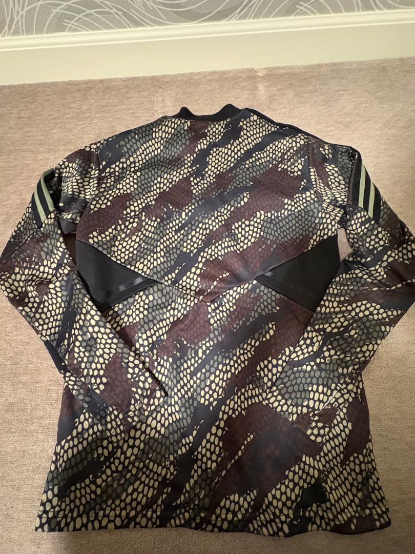 アーセナル　トレーニングトップ　マハリシ