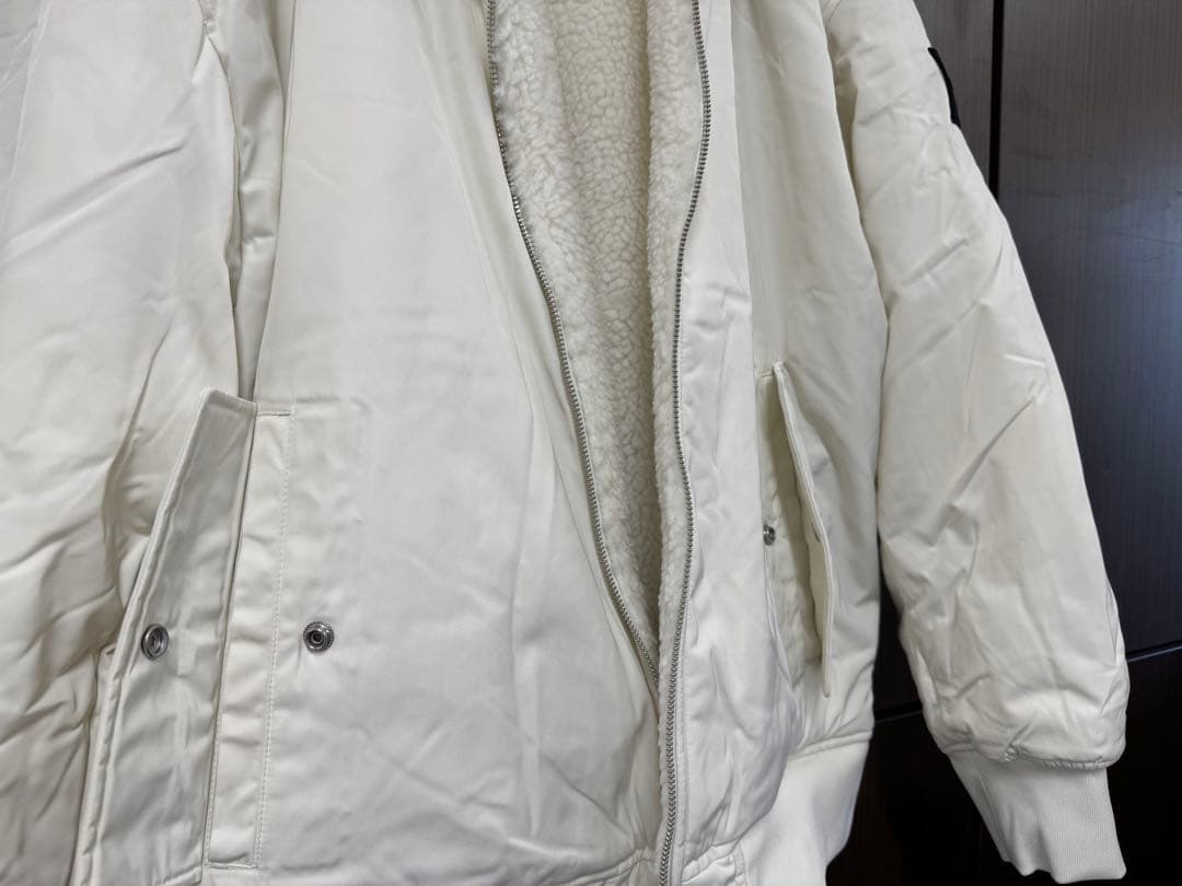 タグ付き カルバンクライン リバーシブル シェルパボンバージャケット L