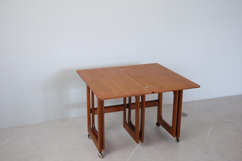 英国アンティークMcIntoshマッキントッシュ製ネストテーブル3台89-240