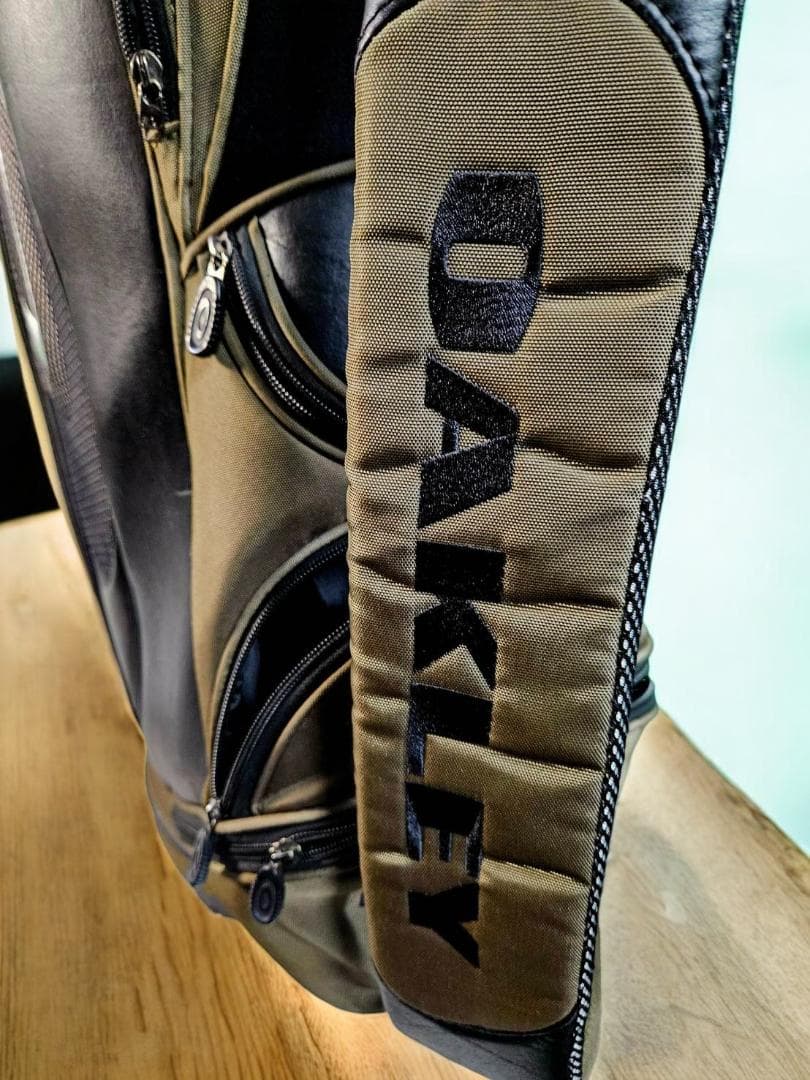 ちゃんKATSU超美品　　Oakley khaki高級タイプゴルフバッグ