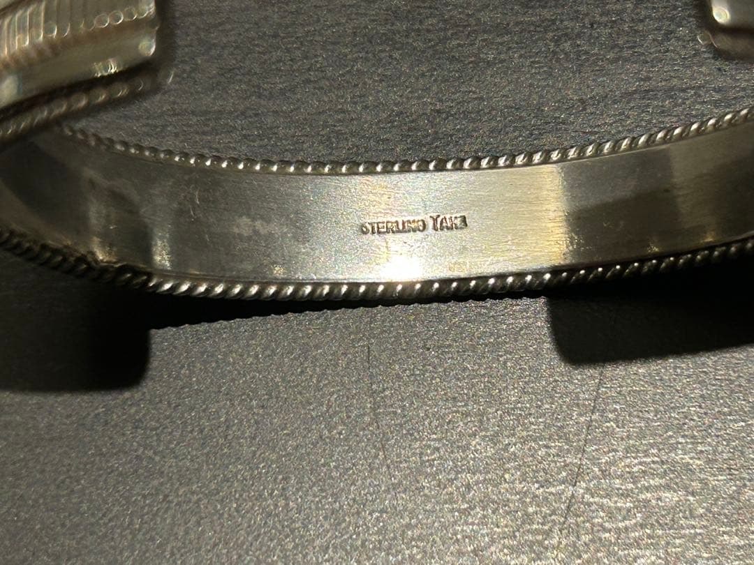 ナバホ Taheスターリングシルバー バングル