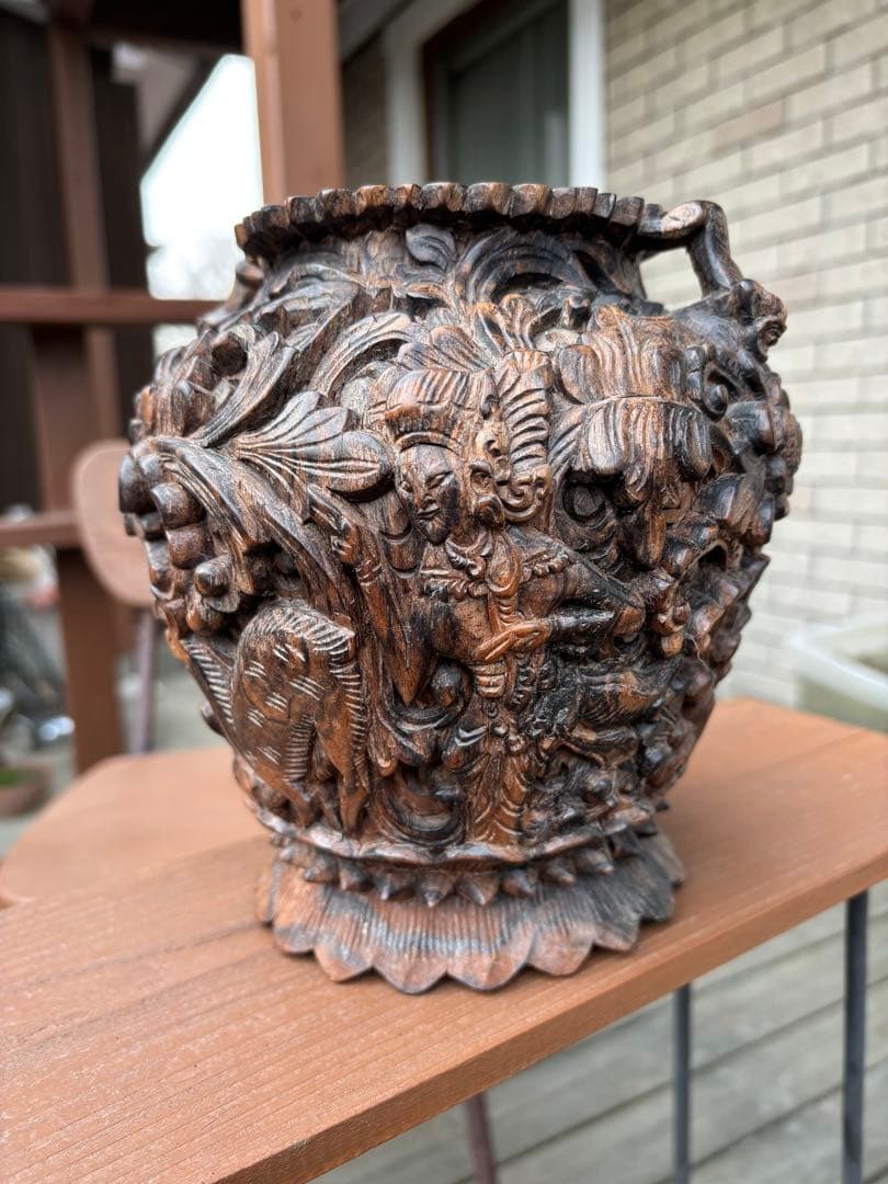 インドネシア？木製 彫刻装飾品壺
