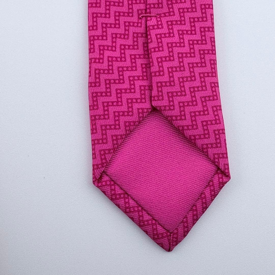 美品HERMÈSネクタイ　ピンク系 ジグザグ柄 シルク100％ フランス製