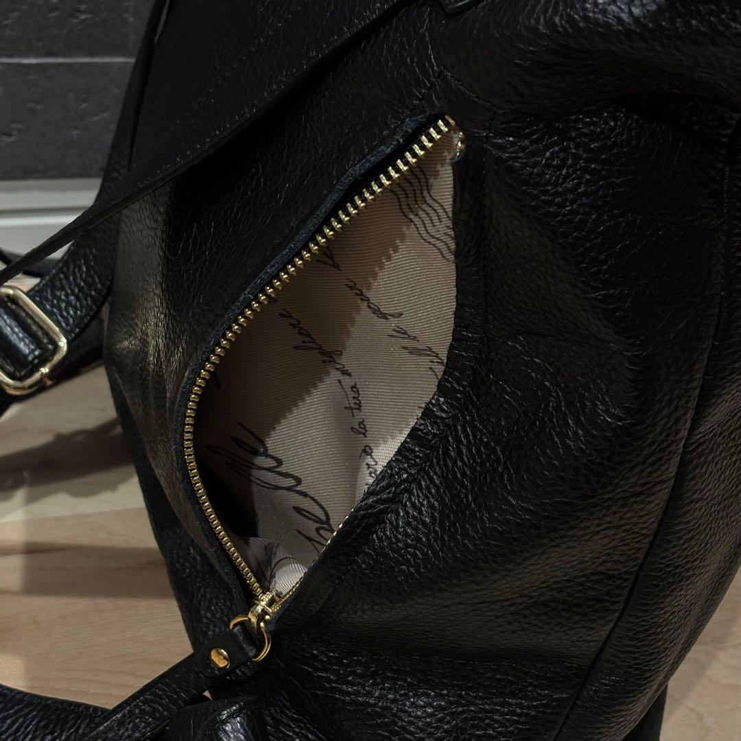 【美品】IO pelle イオペレ 黒猫 エンボス リュック イタリアンレザー