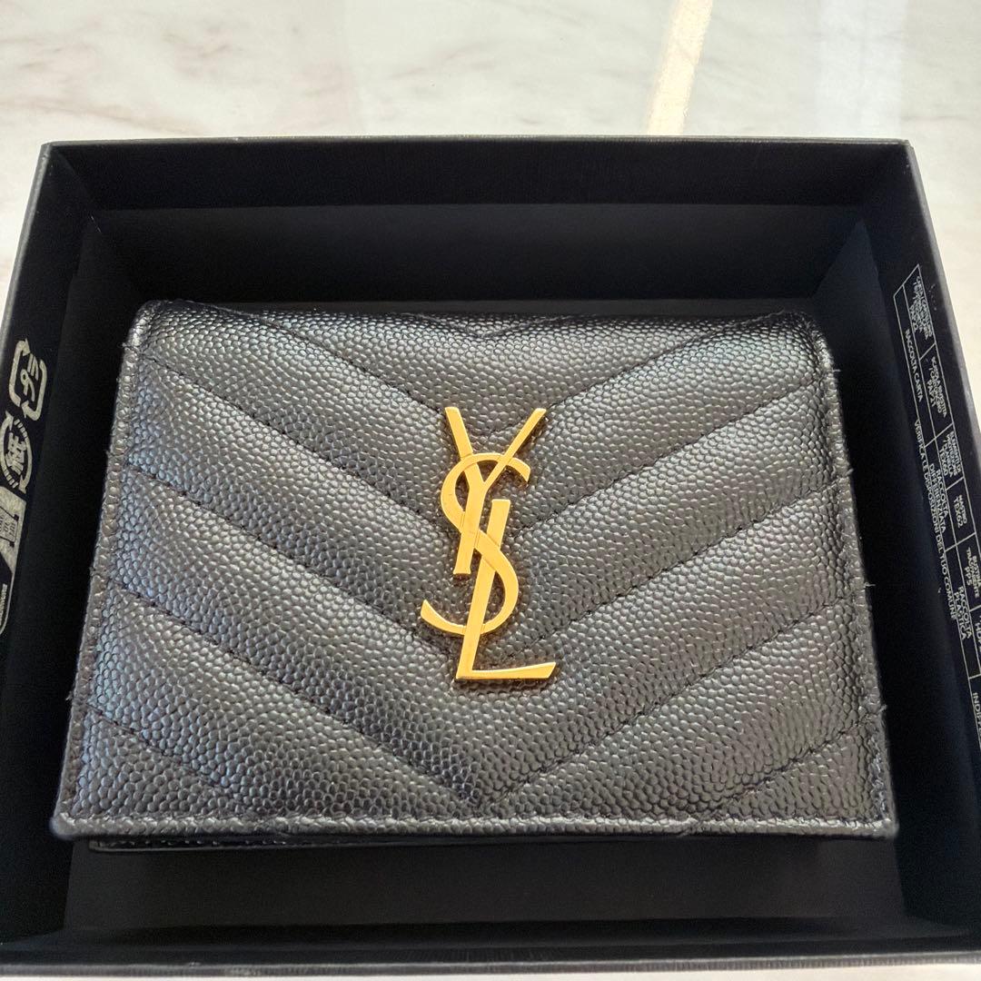 【ハルイロ】　　極美品イヴ・サンローランYSL レザー二つ折り財布 黒