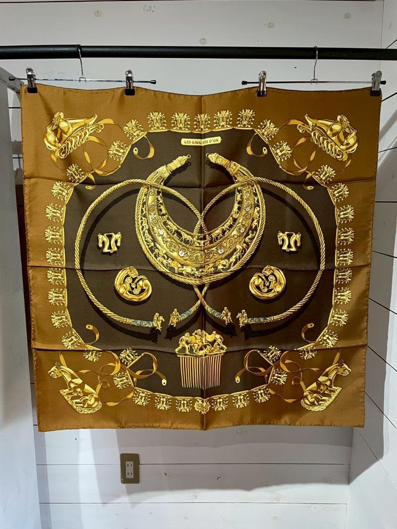 エルメス カレ90 LES CAVALIERS D'OR（黄金の騎士）