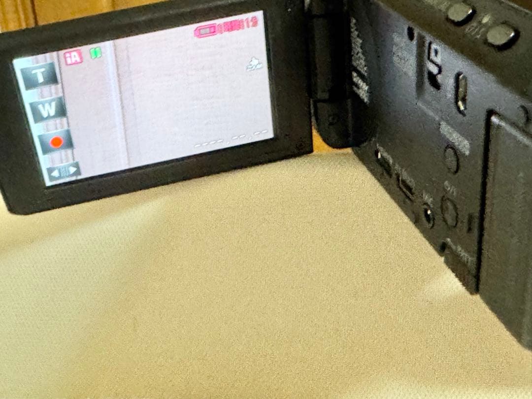 【ほぼ新品同様】Panasonicビデオカメラ HC-V700M