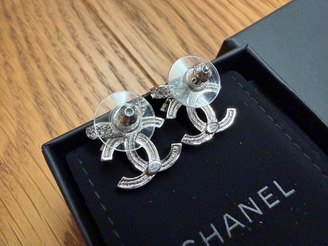 新品CHANEL リボン ピアス シルバー