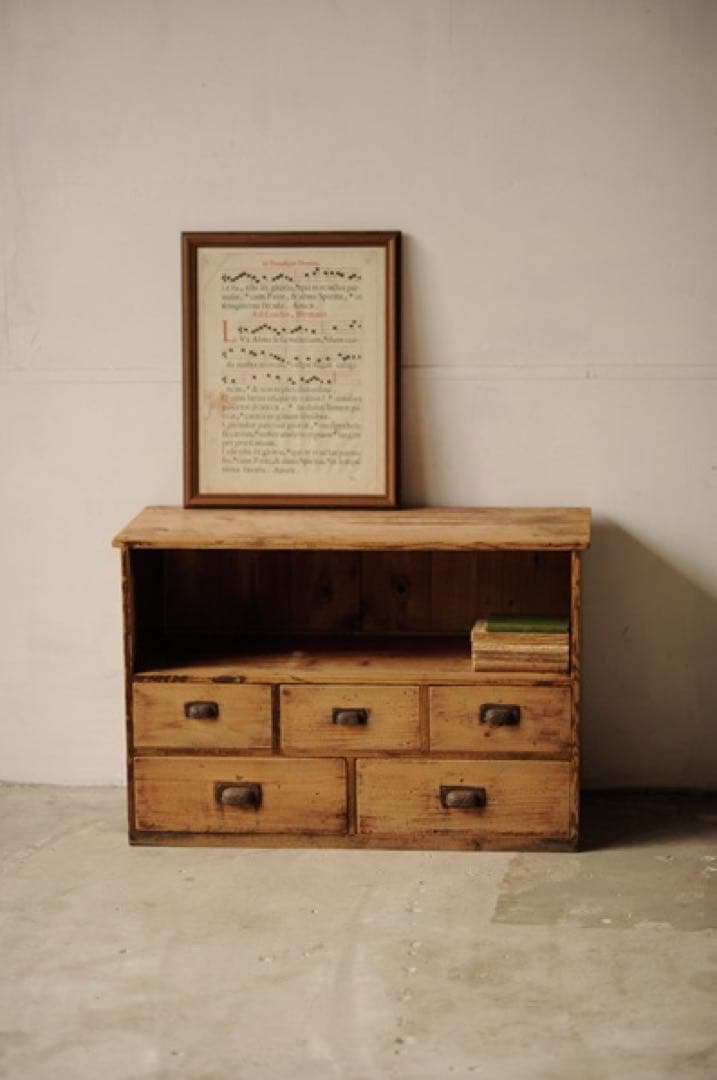 アンティーク 古い木製のローボード