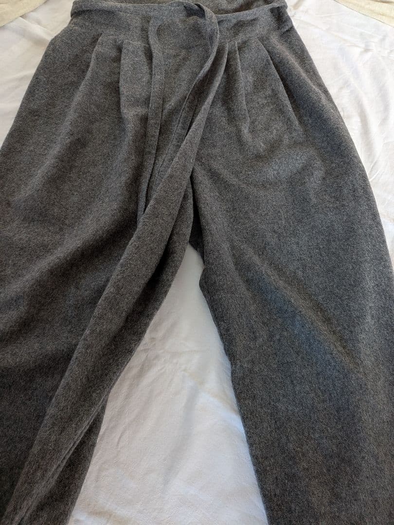 美品　かぐれ ＊ ウールサロペット パンツ グレー　フリーサイズ