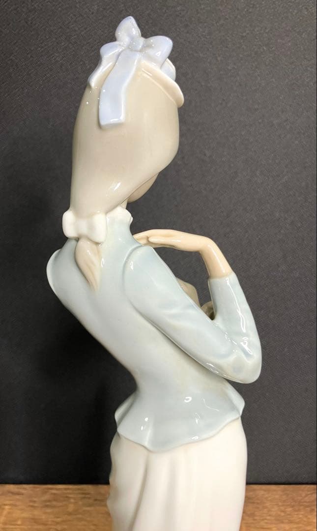 リヤドロ LLADRO 子犬を抱く貴婦人